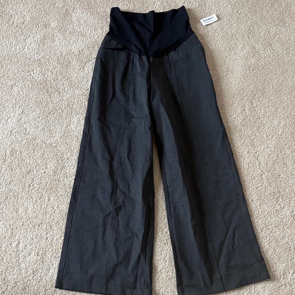 Stylish grey maternity bottoms